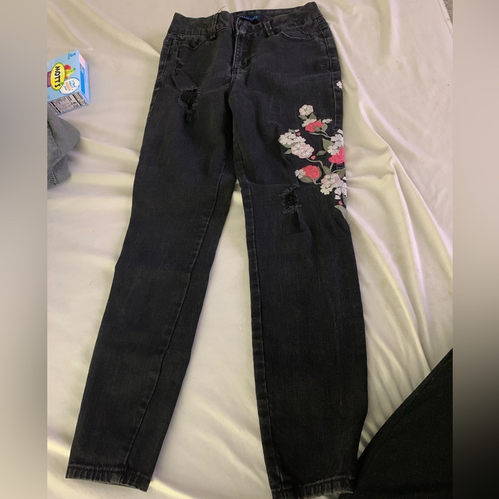 Black embroidery jeans
